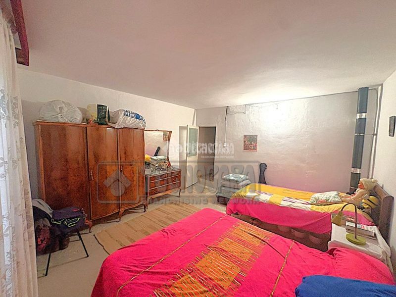 Foto 96899c8a-0af9-4b65-8e3f-546fc28a2d88. Casa aparellada amb calefacció a Gascueña