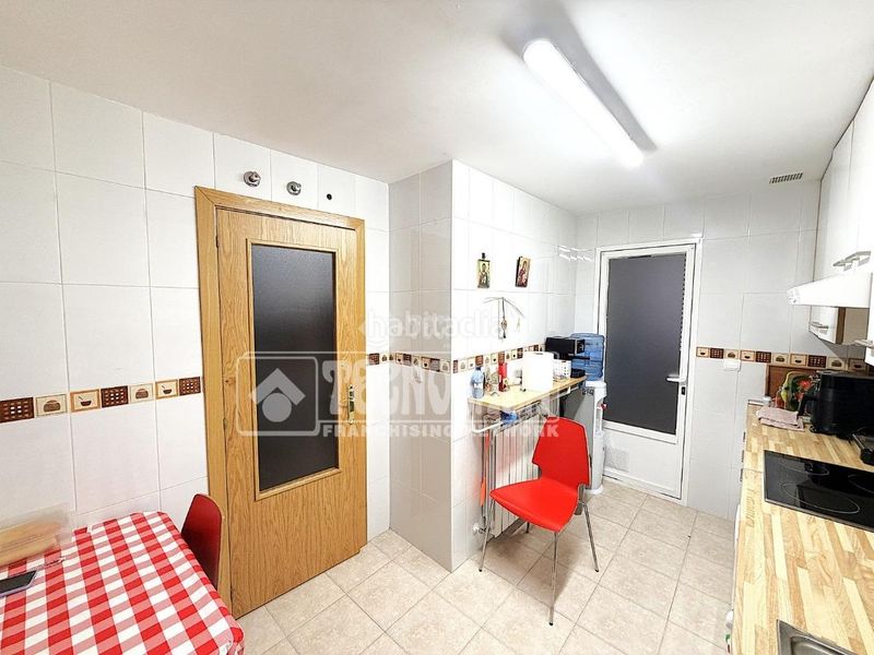 Foto b5255667-2b98-49f0-9fa6-6ab4b7a72bc9. Pis amb aparcament a Arcas del Villar