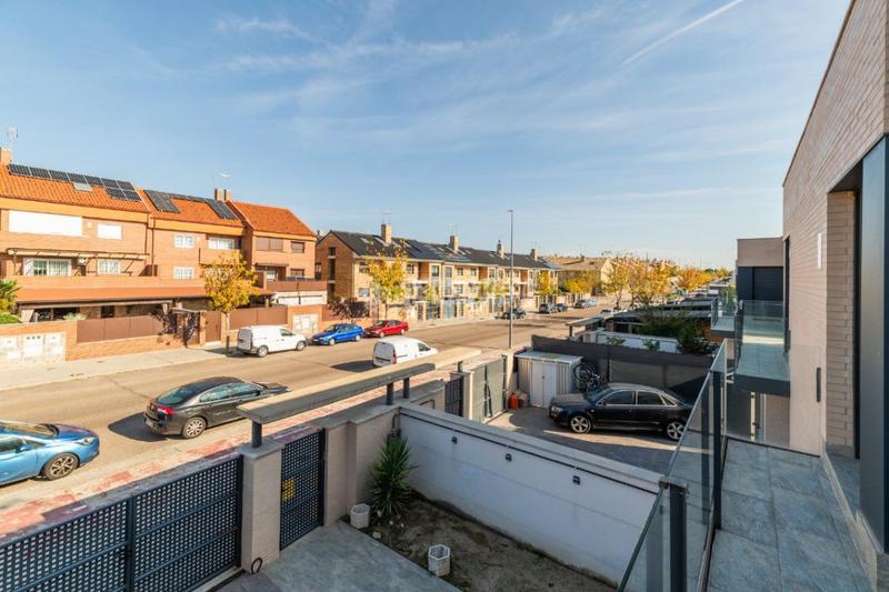 Foto 119dc657-6d9b-4032-8b5f-6e39f2442362. Casa bifamiliare con riscaldamento parcheggio in Urbanización El Mediterráneo Arroyomolinos