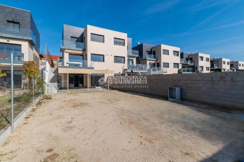 Foto 2b8ae791-e583-479b-8f18-d533f61aae38. Casa bifamiliare con riscaldamento parcheggio in Urbanización El Mediterráneo Arroyomolinos