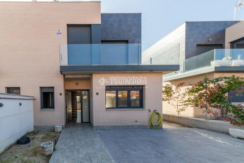 Foto 86f85e8e-694c-4e8c-86e7-939ac36acf54. Casa bifamiliare con riscaldamento parcheggio in Urbanización El Mediterráneo Arroyomolinos