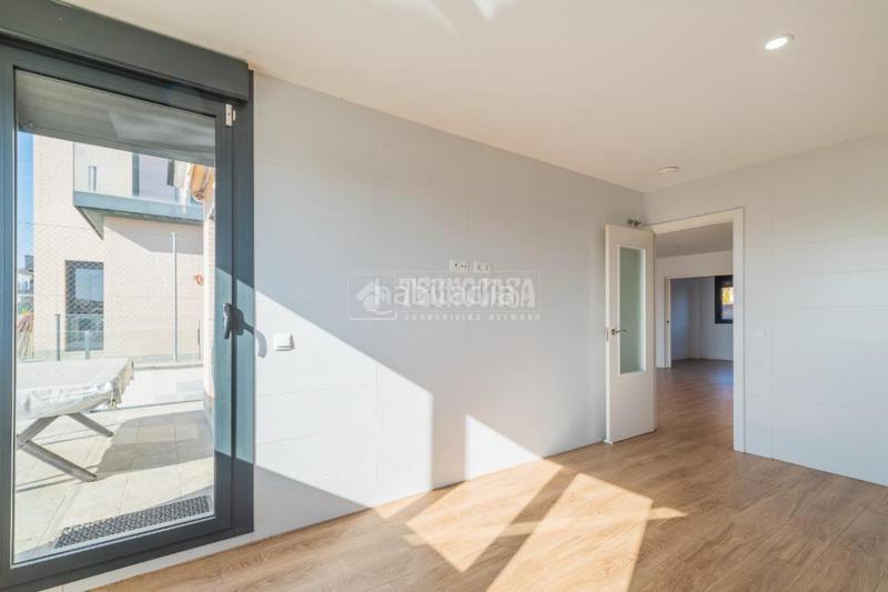 Foto a3669961-5414-4412-8ca5-778b8d8bd083. Casa bifamiliare con riscaldamento parcheggio in Urbanización El Mediterráneo Arroyomolinos