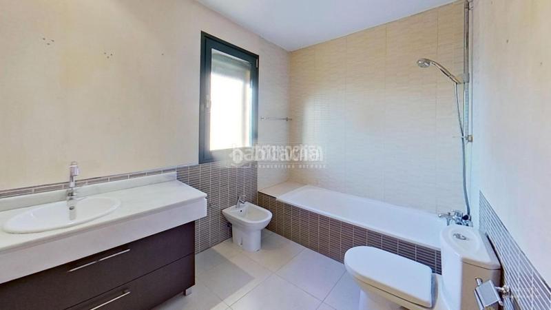 Foto 0535dd40-f467-490a-b721-6272d70d417b. Casa aparellada amb calefacció aparcament a Urbanización El Mediterráneo Arroyomolinos