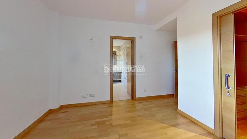 Foto 1f6d8b21-9a9c-4b0d-8a4d-29192546a74f. Casa aparellada amb calefacció aparcament a Urbanización El Mediterráneo Arroyomolinos