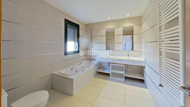 Foto 74fc4f10-31f6-4001-af71-82cb2619e5b9. Casa aparellada amb calefacció aparcament a Urbanización El Mediterráneo Arroyomolinos