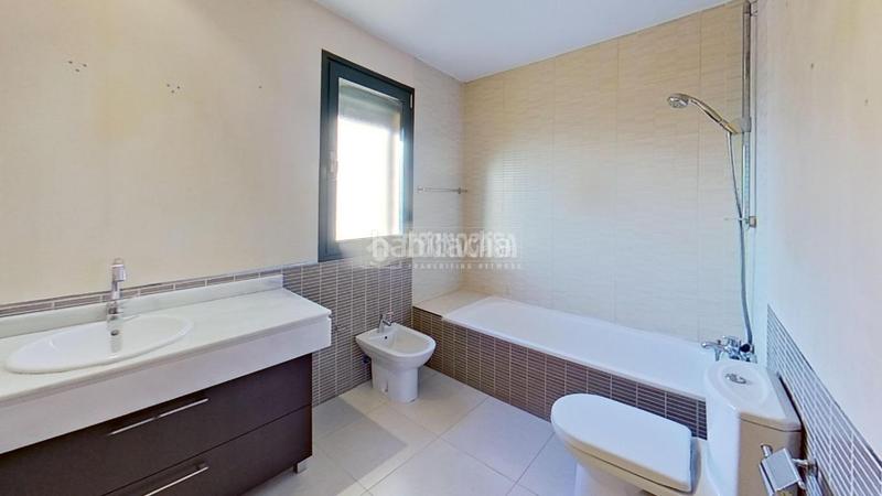 Foto d3fc3b8c-1d0e-4dbc-b2fe-b1fea578dafe. Casa aparellada amb calefacció aparcament a Urbanización El Mediterráneo Arroyomolinos