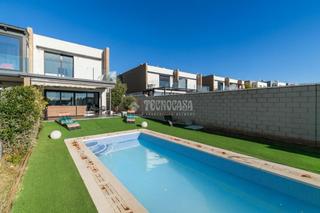Casa aparellada a Casco Antiguo - La Dehesa - Los Monteros. Casa en venta en arroyomolinos