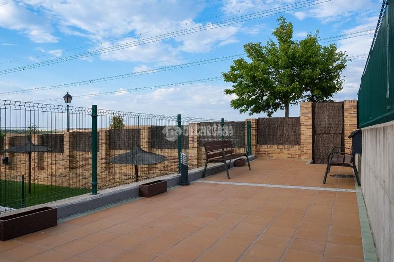 Foto 2fdb9597-b597-45e3-bf39-a88ad1e6d683. Casa aparellada amb calefacció aparcament piscina a Arroyomolinos