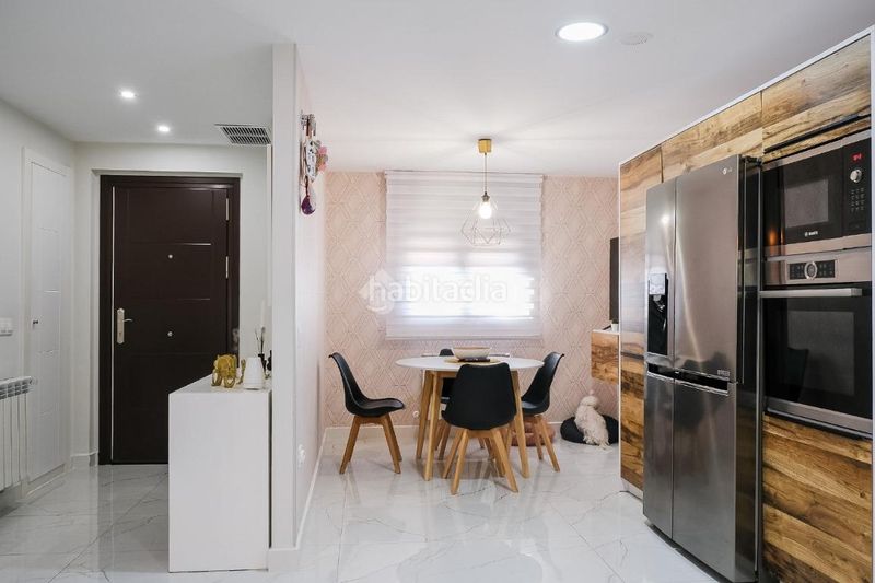 Foto b3555f71-e75d-4376-bc6f-fe5cea72c87e. Casa aparellada amb calefacció aparcament piscina a Arroyomolinos