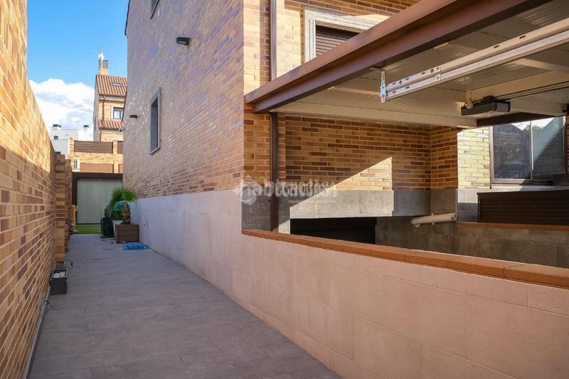Foto b81d0ce5-2021-4dbe-985f-673744137cbc. Casa aparellada amb calefacció aparcament piscina a Arroyomolinos