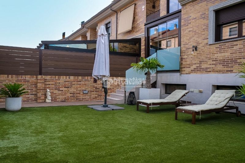 Foto fed70317-564d-44c8-8f5a-fe6b63d4b18e. Casa aparellada amb calefacció aparcament piscina a Arroyomolinos