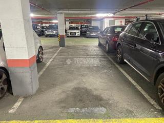 Parking coche en La Nova Esquerra de lEixample. Boxplaza de garaje en venta en barcelona
