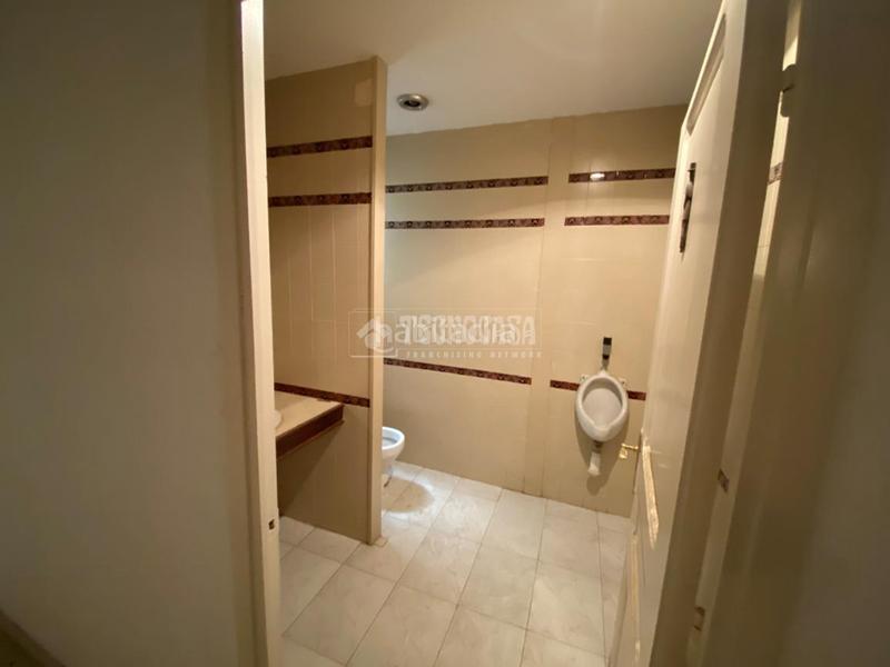 Foto a45690f8-ec12-4d52-bdb7-f1acea0cc13a. Local comercial  en venta en Hostafrancs Barcelona