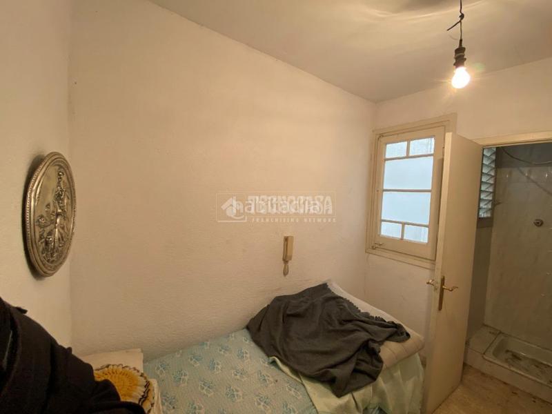 Foto d12086c0-eb86-4f02-aa2b-58c0ce2a27fc. Local comercial  en venta en Hostafrancs Barcelona