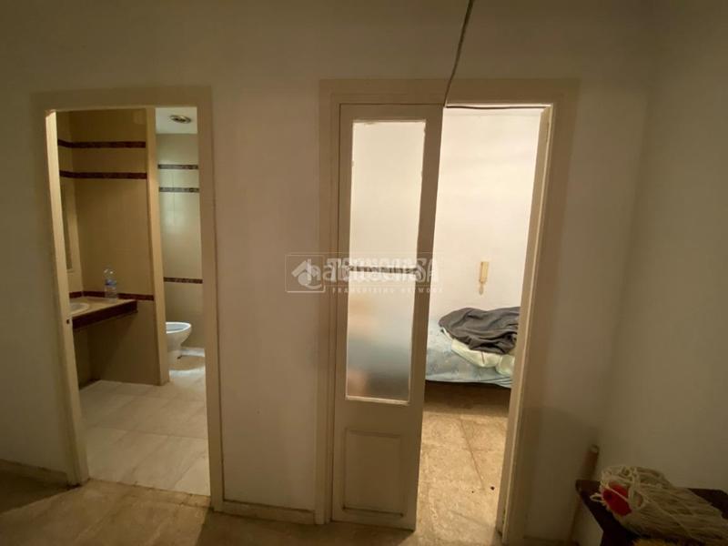 Foto e740a2bc-0b5b-41cf-892a-fa950ec0ccee. Local comercial  en venta en Hostafrancs Barcelona