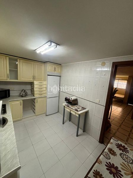 Foto a6e269cf-426d-44e3-b2a8-b0f43c31298a. Casa aparellada a Entrevías Madrid