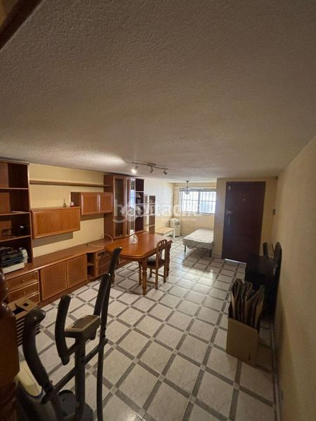 Foto e2bead90-6807-46a3-ab5e-529ff2643f1c. Casa aparellada a Entrevías Madrid