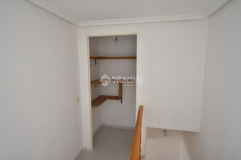 Foto 2d88ee50-f3d5-499a-8ff5-48cb2e442a21. Casa bifamiliare con riscaldamento in Entrevías Madrid