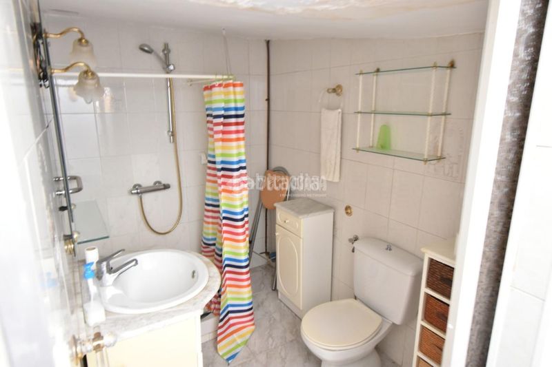 Foto 4eb28a42-a9f7-4180-8e90-b58f8a20dcc1. Casa bifamiliare con riscaldamento in Entrevías Madrid