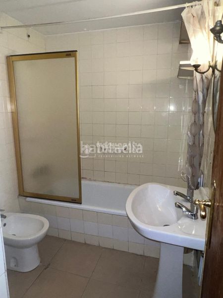 Foto a48e4f49-be5e-4dfe-bcc7-4c4d6389e6f3. Piso  en venta en Aluche Madrid