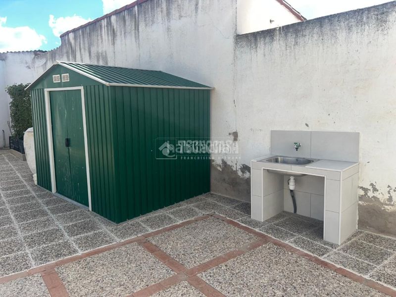 Foto d74294fd-f38e-455b-b0ba-9d2a09f27fc2. Casa  en venta en Campamento Madrid