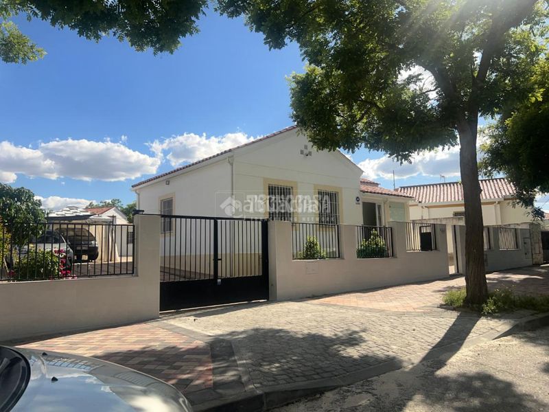 Foto f7b454d4-8d15-4ea8-8914-5564e2c860b6. Casa  en venta en Campamento Madrid