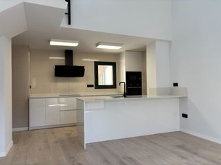 Duplex  Carrer dels tints. ¡dúplex ático de 3 habitaciones con suite y cocina de diseño en