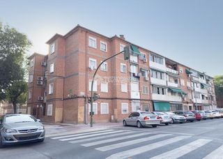 Pis a Reyes Católicos. Piso en venta en alcalá de henares