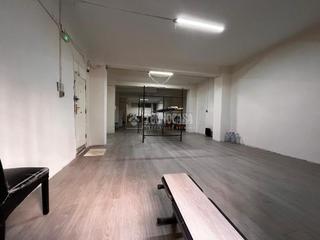 Local commercial dans Collblanc. Local comercial en venta en lhospitalet de llobregat