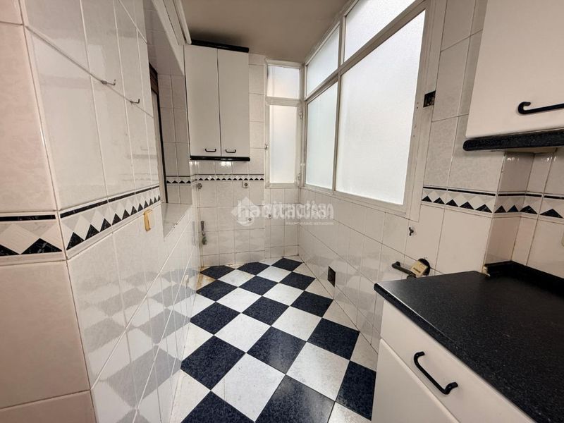 Foto ca2342aa-9a2a-46b2-bfd9-8b699f85e22c. Pis a Guindalera Madrid