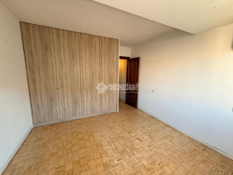 Foto d5f07179-410d-4c25-b1bd-2f24c4e5bf1c. Pis a Guindalera Madrid