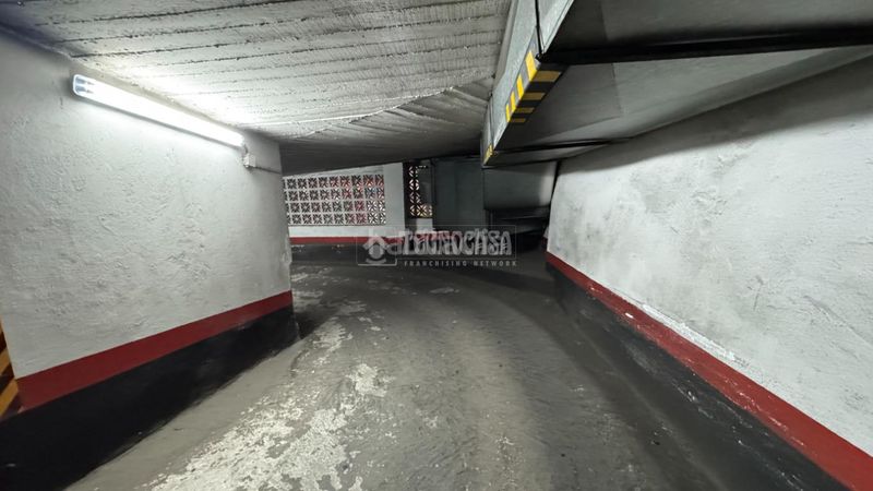 Foto eb9991e8-33ac-4dc9-aa68-c6becd058ac0. Aparcament cotxe a La Trinidad Málaga