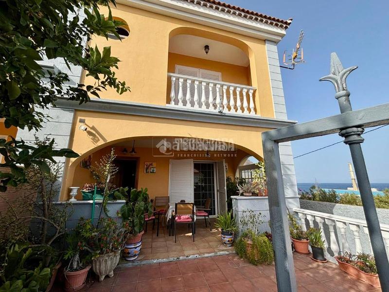 Foto e96f3e33-438a-4f56-8575-213d0298e00e. Maison jumelée avec parking dans Las Caletillas - Punta Larga Candelaria
