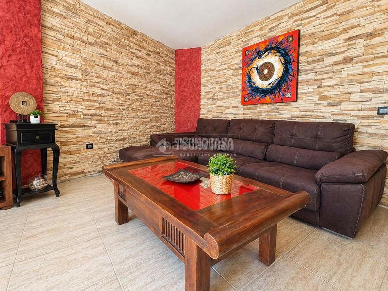 Foto abd63703-e398-44b7-8e9c-f1259787c75f. Casa aparellada amb aparcament a igueste de Candelaria Candelaria