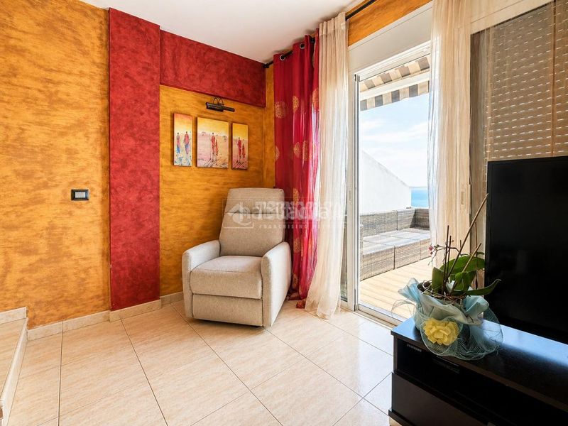 Foto bed6a8fc-361a-4215-ba6c-8ad45c8759ed. Casa aparellada amb aparcament a igueste de Candelaria Candelaria