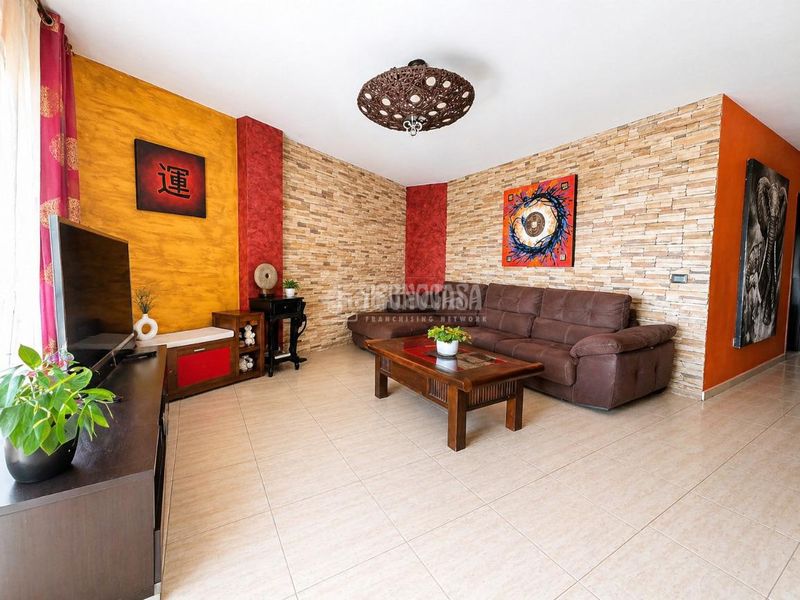 Foto c66afa1b-7f0d-4ce9-86c6-602ca5f07b05. Casa aparellada amb aparcament a igueste de Candelaria Candelaria
