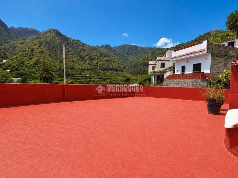 Foto b0c71764-7eae-4f47-9b91-5f1df981bba7. Casa aparellada a Hermigua
