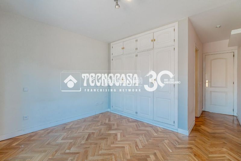 Foto d8acdd0d-7e0a-4c1a-b009-359b77e41b6f. Pis amb aparcament a Salvador Madrid