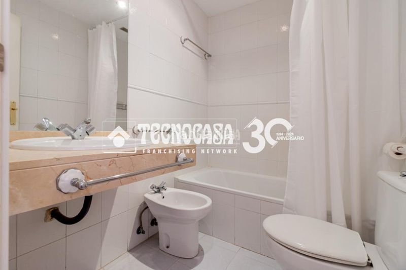 Foto f31420c8-7661-4705-8407-30aaad1bd697. Pis amb aparcament a Salvador Madrid