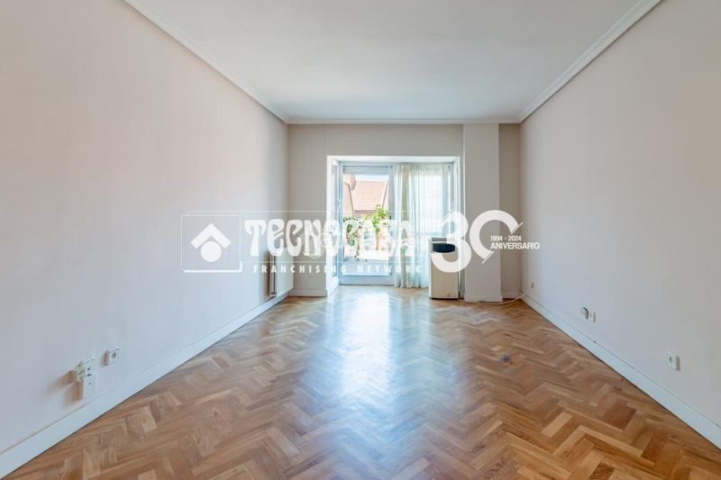 Foto f3990999-f553-4f99-a210-edde68577c62. Pis amb aparcament a Salvador Madrid