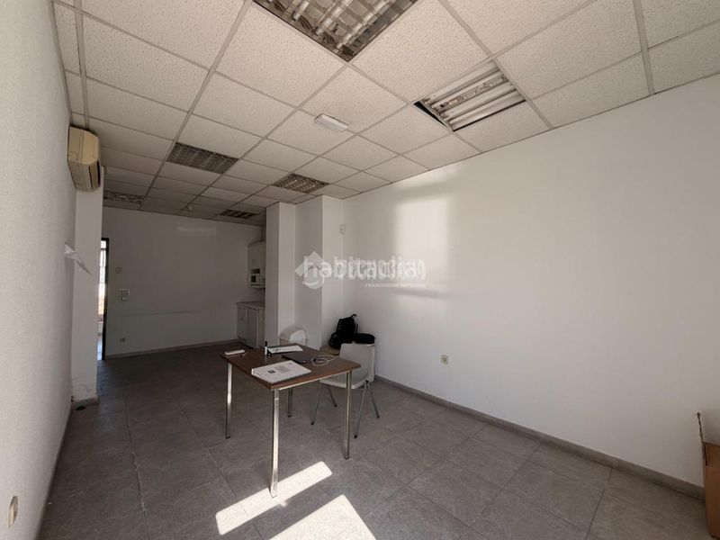 Foto 177937b9-5fc0-42bc-87b1-a081a3b21376. Affitto edificio in Simancas Madrid