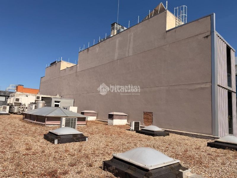 Foto b36e6429-5ecd-4000-afd2-0a3f87da914e. Affitto edificio in Simancas Madrid