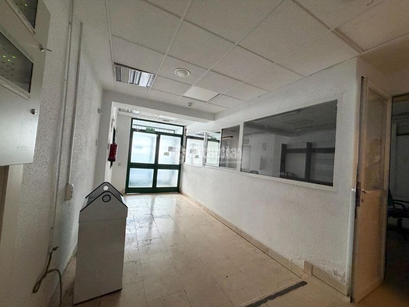 Foto f76c5b28-ddcd-4231-8cc1-7e3220393d9b. Affitto edificio in Simancas Madrid