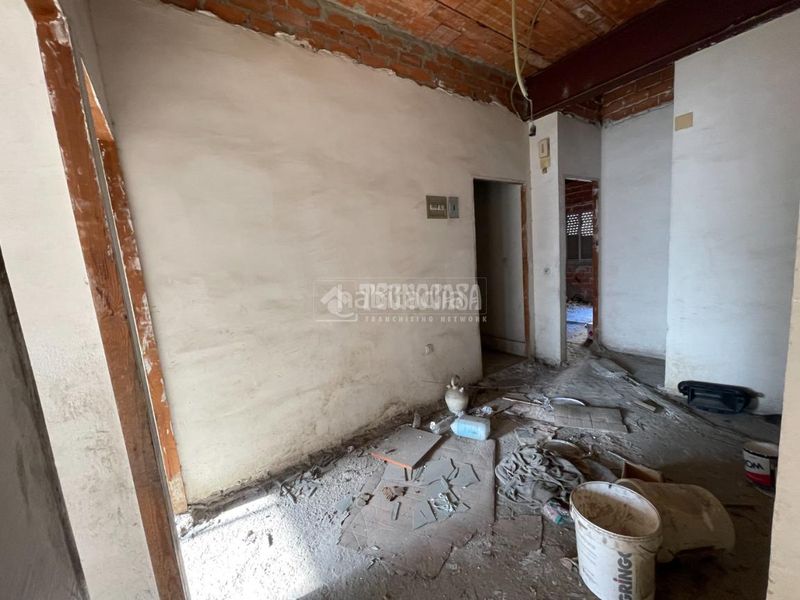 Foto 7b8f4229-c176-442d-a379-895cb59ab53f. Edifici a Simancas Madrid