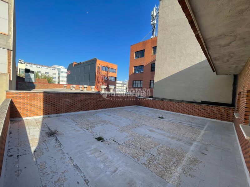 Foto 7e3bff6c-39f5-47e3-aa52-91a83bbec064. Edifici a Simancas Madrid