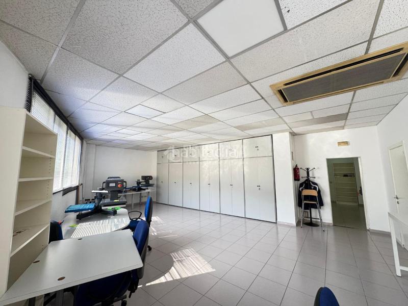 Foto 0e626fd9-17b3-4e55-835e-1a20ed93b861. Local comercial nave en venta en Simancas Madrid