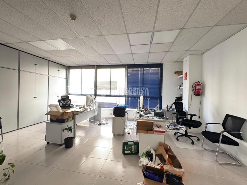 Foto 236a8d92-5a2e-4238-93aa-4b2de788818e. Local comercial nave en venta en Simancas Madrid