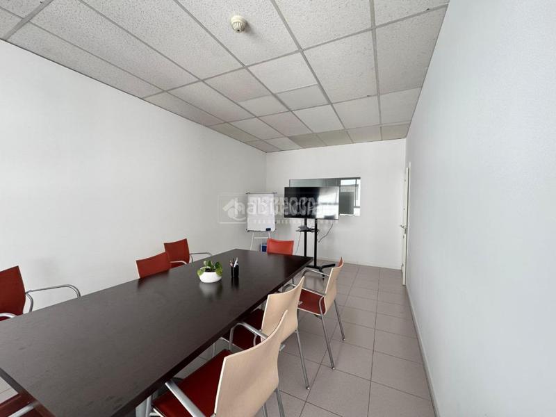Foto 357c84d8-4eb3-40b7-8338-690b55d09391. Local comercial nave en venta en Simancas Madrid