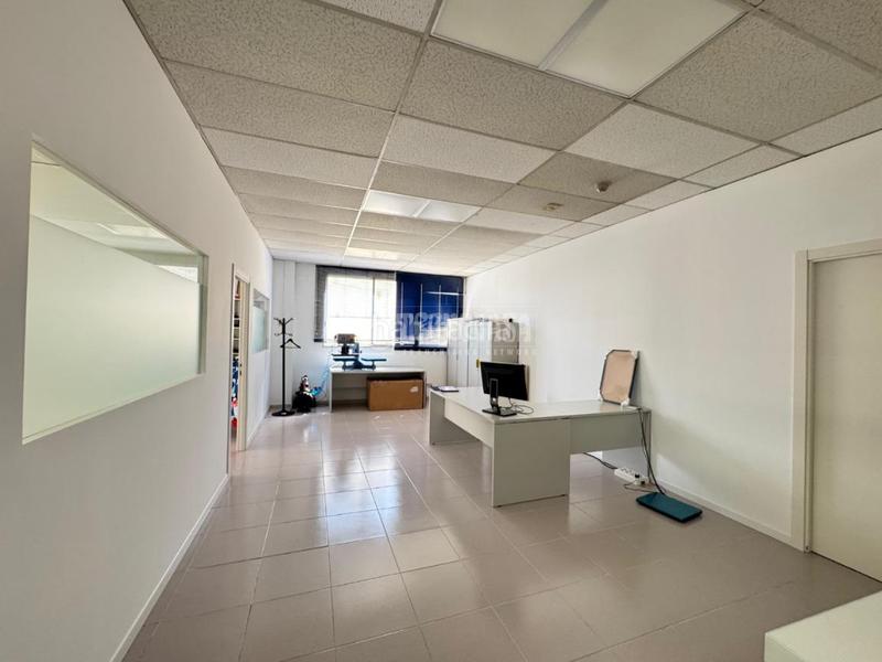 Foto 79cbc8ff-d951-4003-9859-da71fee35035. Local comercial nave en venta en Simancas Madrid