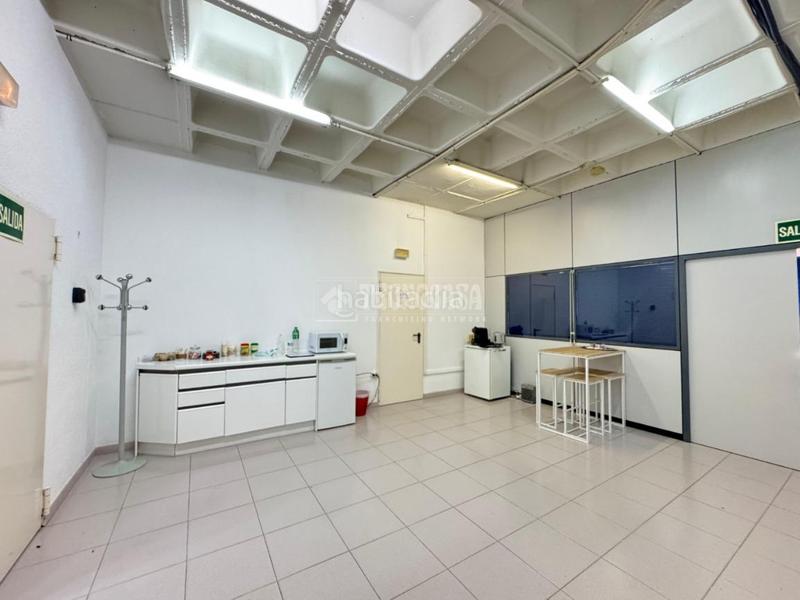 Foto 9f5b80a5-3646-4a27-b0f4-25036083b945. Local comercial nave en venta en Simancas Madrid